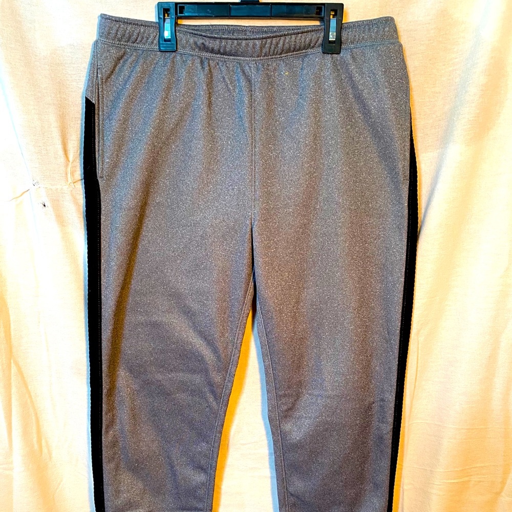 Boys Old Navy athletic pants